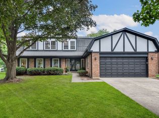 550 Carlisle Ct, Glen Ellyn, IL 60137