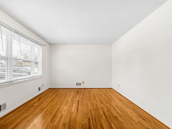 5th image of 502 Winston Dr