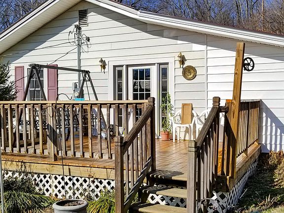 4th image of 393 Hillcrest St