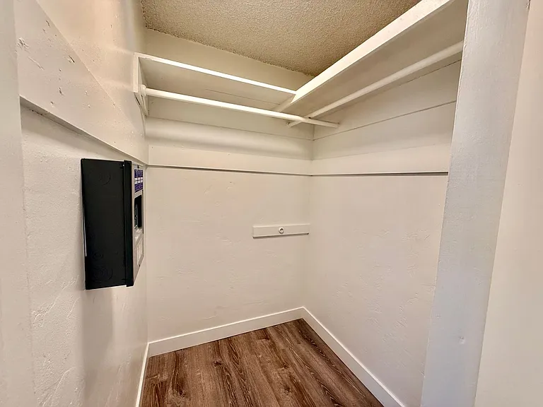 5840-5860 Albemarle St — Photo 16