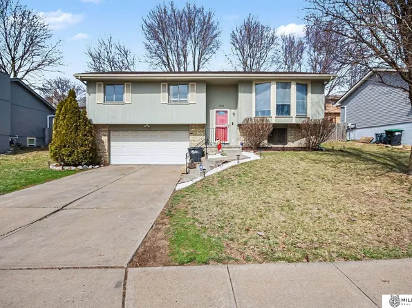 8202 Tucker St, Omaha, NE 68122