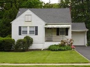 136 Baltusrol Way, Springfield, NJ 07081