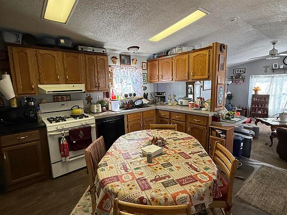 5th image of 1401 S Main St Trailer 15