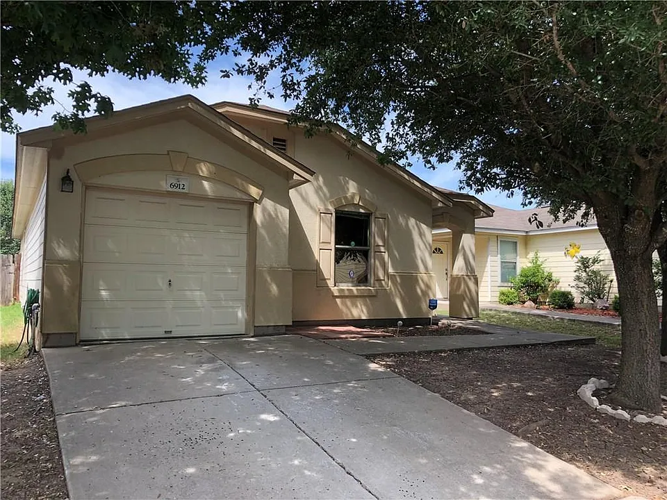 6912 Walkup Ln