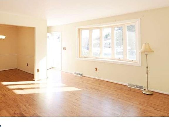 3rd image of 13 Rawlings Dr