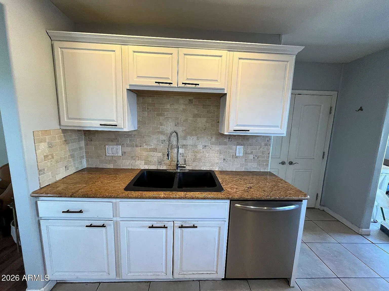 3 bed, 2.0 bath, 1179 sqft, $2,500 — Photo 4