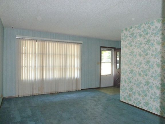3rd image of 140 Northville Dr