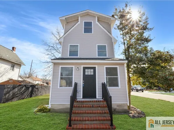 24 John St, Helmetta, NJ 08828