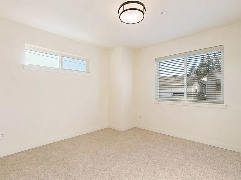 City Apartments — Photo 15