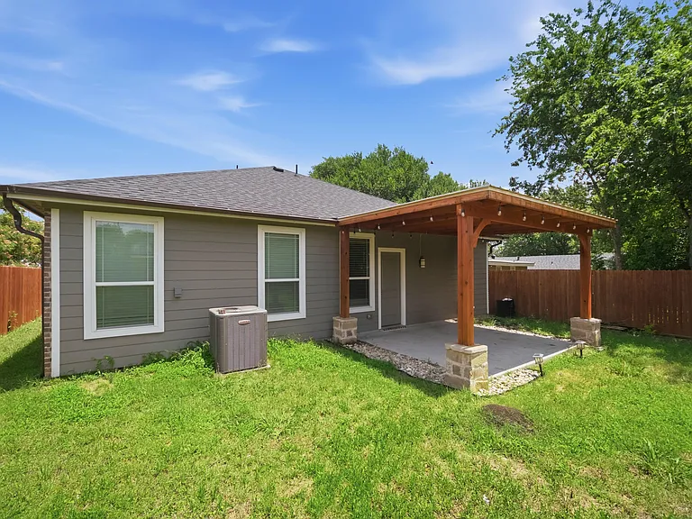 2125 Beaumont St — Photo 33
