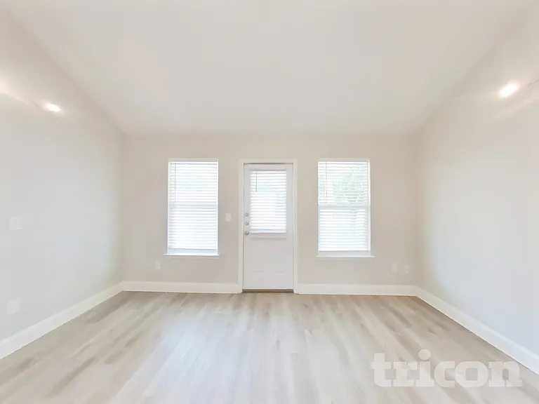 5727 Canterbury Run — Photo 3