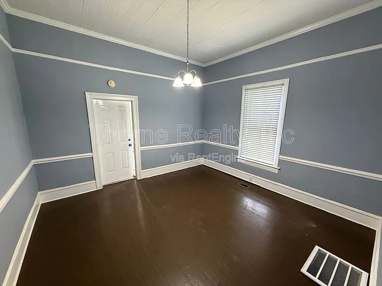 412 W Walnut St — Photo 12
