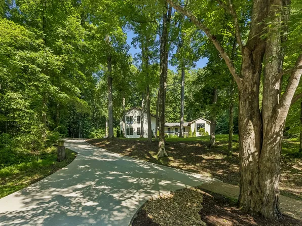 9033 Old Charlotte Pike, Pegram, TN 37143