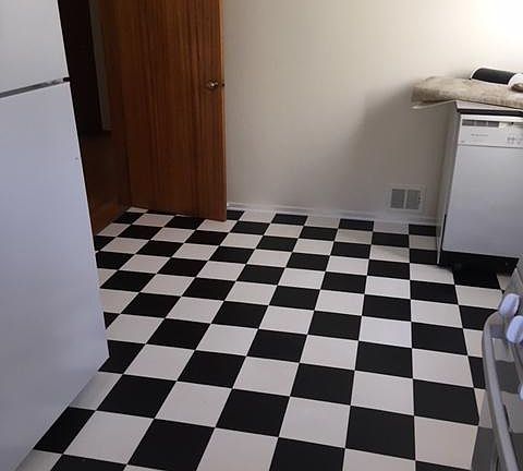 Gas eat in kitchen with portable dishwasher