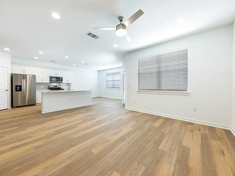 1804 Bonham Ln — Photo 4