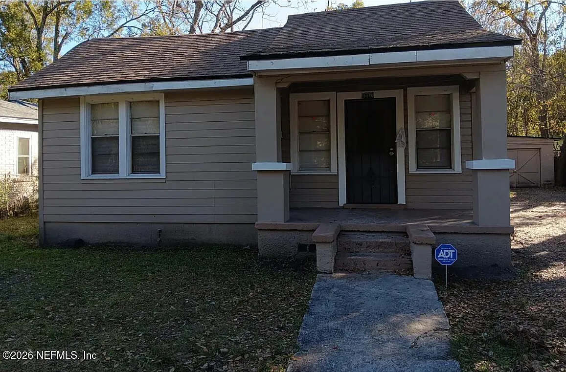 3 bed, 1.0 bath, 1148 sqft, $1,250 — Photo 1