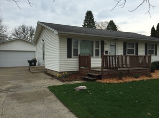 420 Meadowbrook Ln, Waterloo, IA 50701