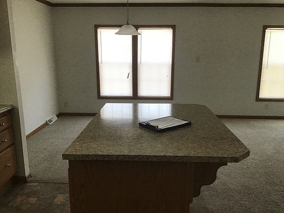 3rd image of 2 Willow Dr #25