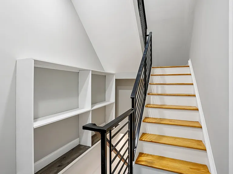 2225 N Waterloo St — Photo 21
