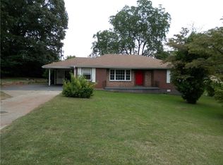 5815 Lakeshore Dr SE, Mableton, GA 30126