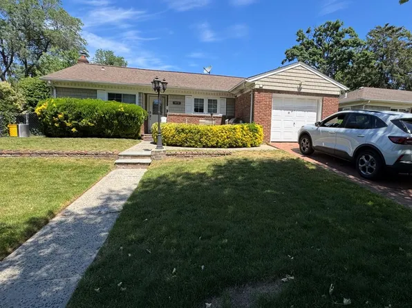 1498 Kew Avenue, Hewlett, NY 11557