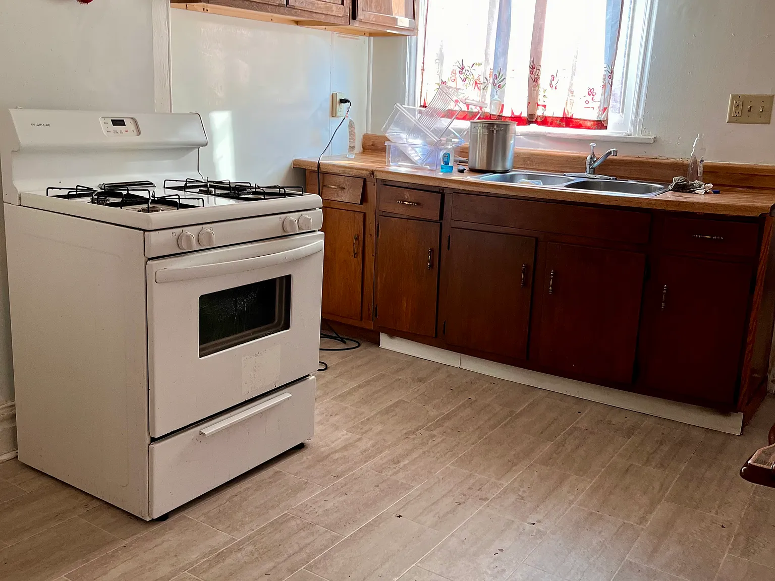 5 bed, 1734 sqft, $1,600 — Photo 3
