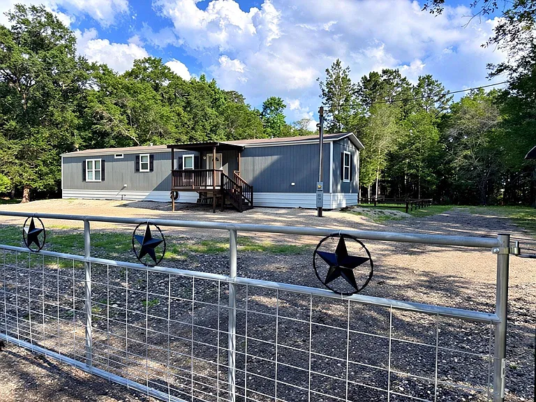 25 County Road 3893 W — Photo 1