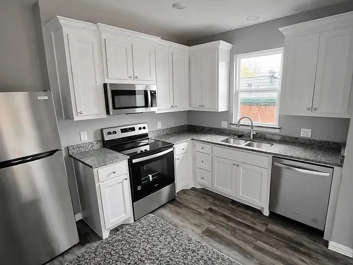 2109 Bluebonnet Ave — Photo 2