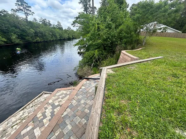 29163 Saint Marys Cir, Hilliard, FL 32046