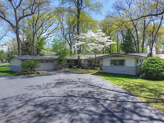 5th image of 23256 Greenleaf Blvd