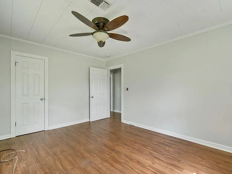 216 E Milton Ave — Photo 10