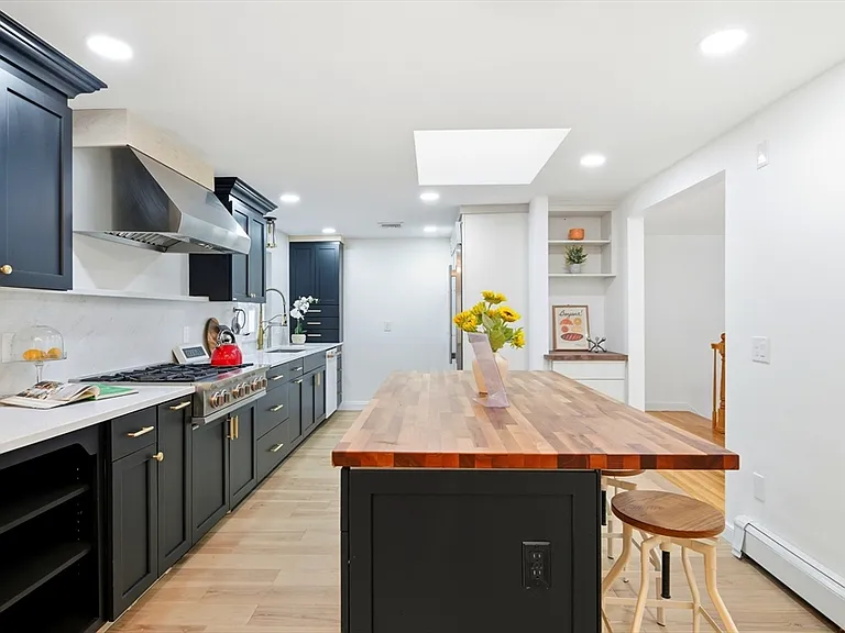8 Phinney Rd — Photo 8