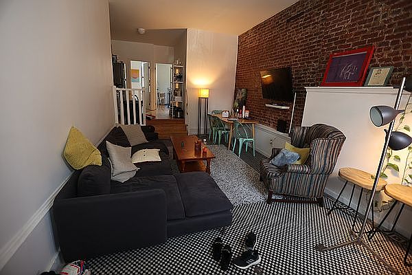 1st image of 421 Wythe Ave APT 2