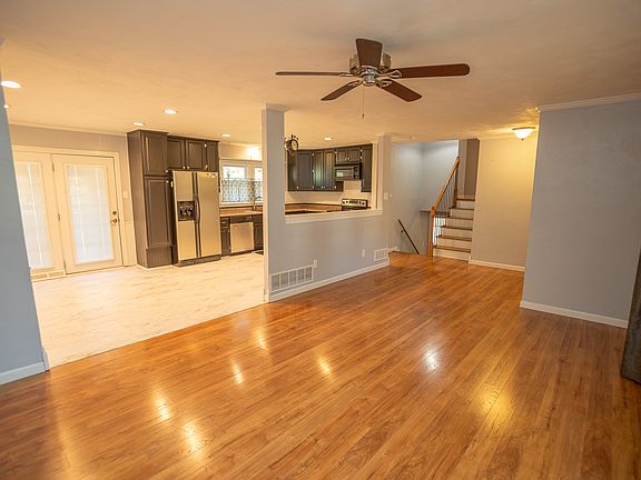 4th image of 710 Earl Lee Dr