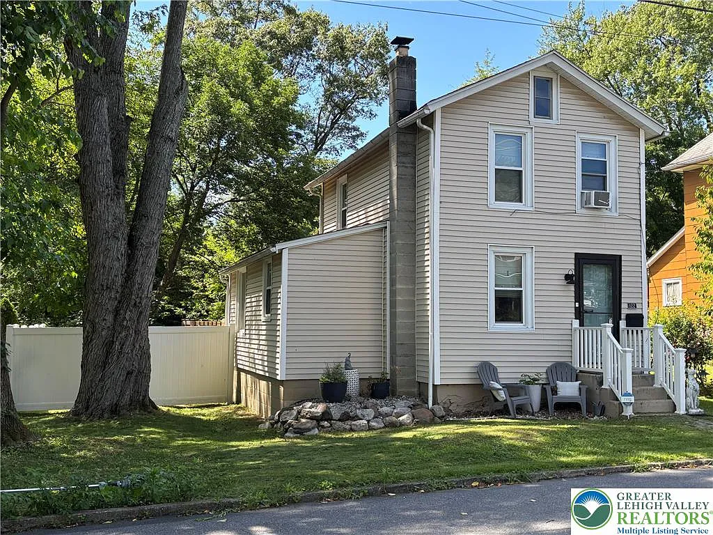 122 Washington St photo 1