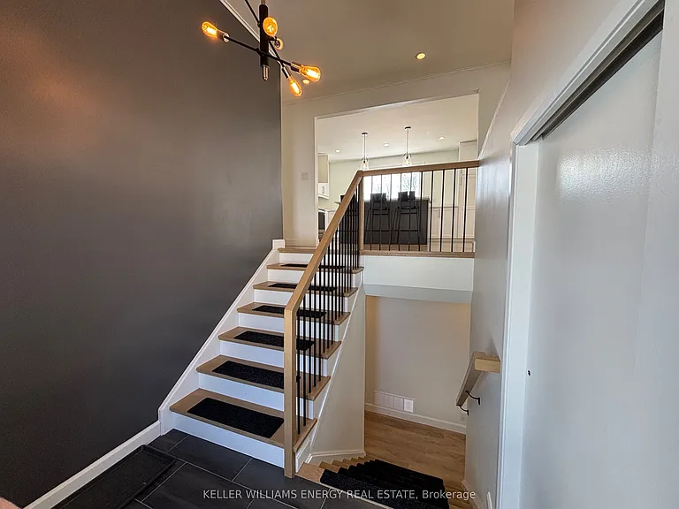 497 Wellington Main St — Photo 6