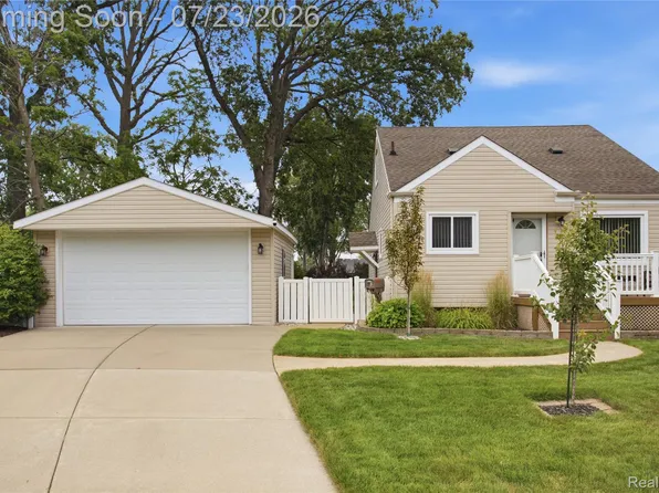 28538 Bock St, Garden City, MI 48135