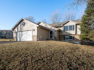 1523 Hillside Ct, New Richmond, WI 54017