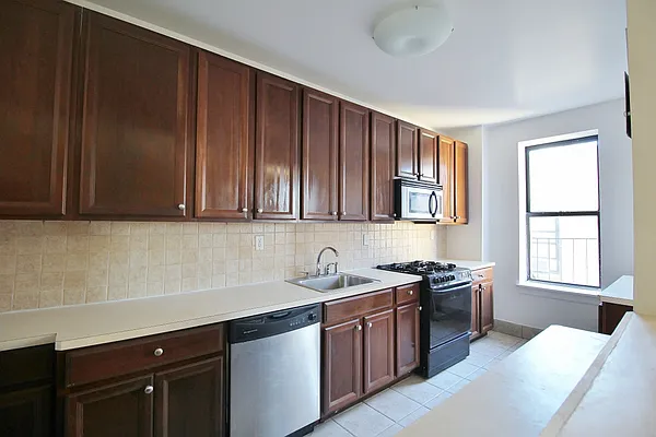 Rented by Julianna Realty Corp | media 15