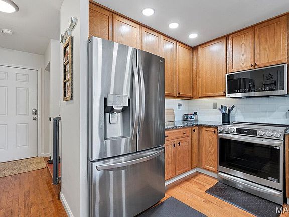5th image of 293 Tyndale Dr