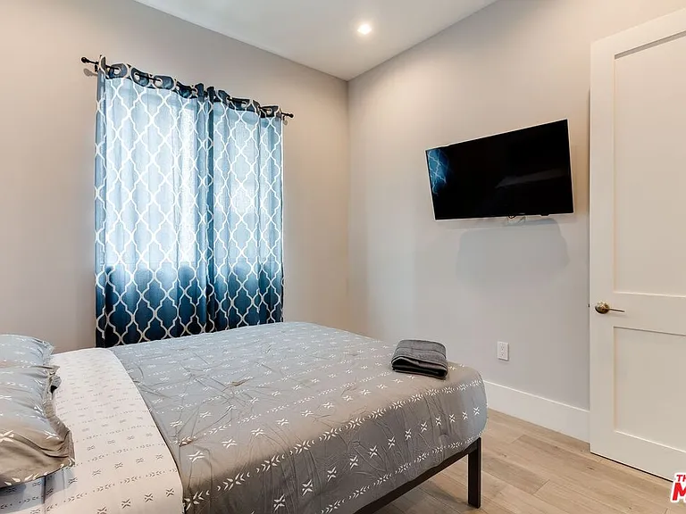4826 W Pickford — Photo 15