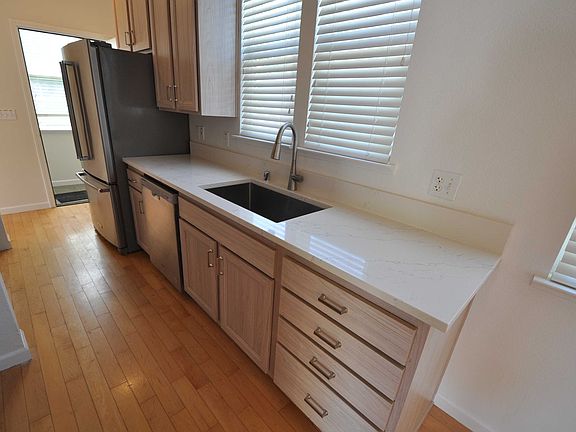 3rd image of 614 18th St #B