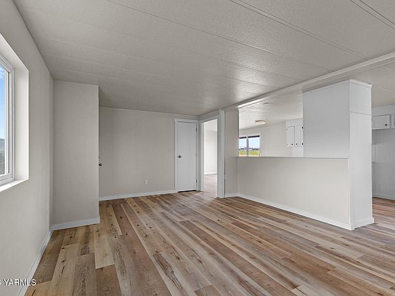2nd image of 6841 N Wenas Rd