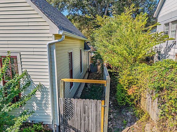 5th image of 615 N Main St
