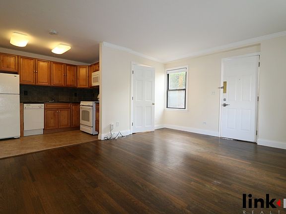 2nd image of 16 Hall Pl APT 1A