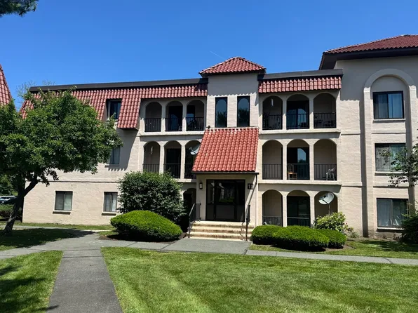 685 Oak St #11-5, Brockton, MA 02301