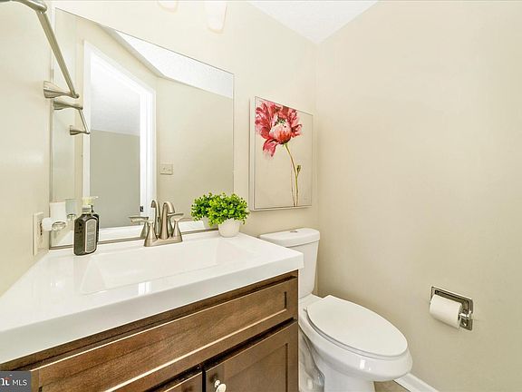 5th image of 111 Tulip Ct