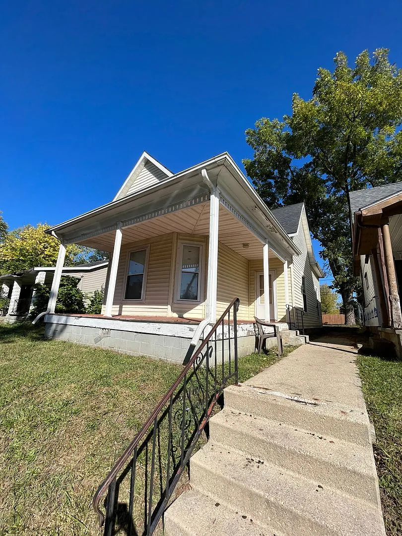 1314 E 1st St photo 1