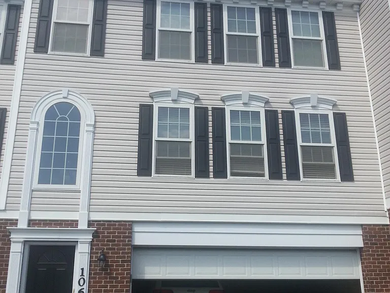 1065 Bayberry Dr — Photo 1