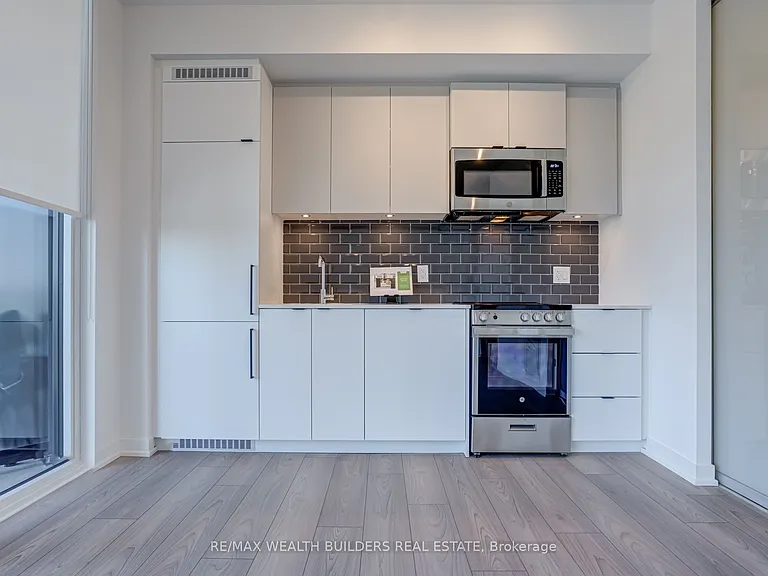 285 Dufferin St #1103 — Photo 14